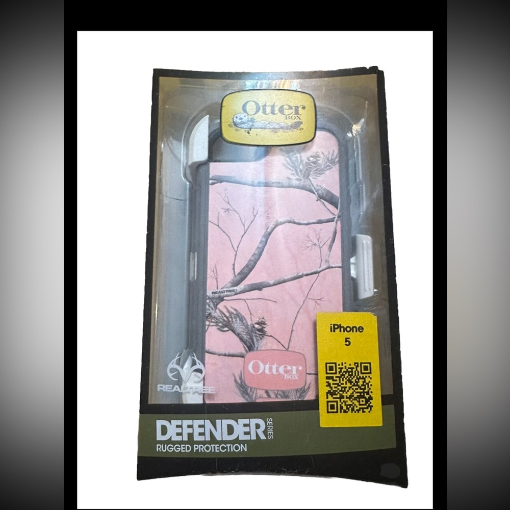 IPhone 5 Otterbox Defender series pink camo case. Clip and screen protector. New